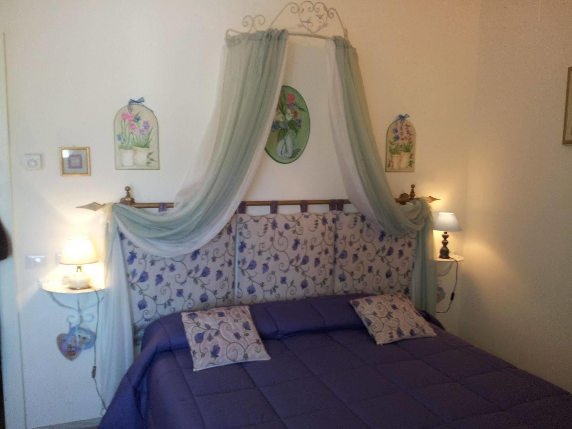 Bed And Breakfast A Casa Delle Fate Assisi Luaran gambar